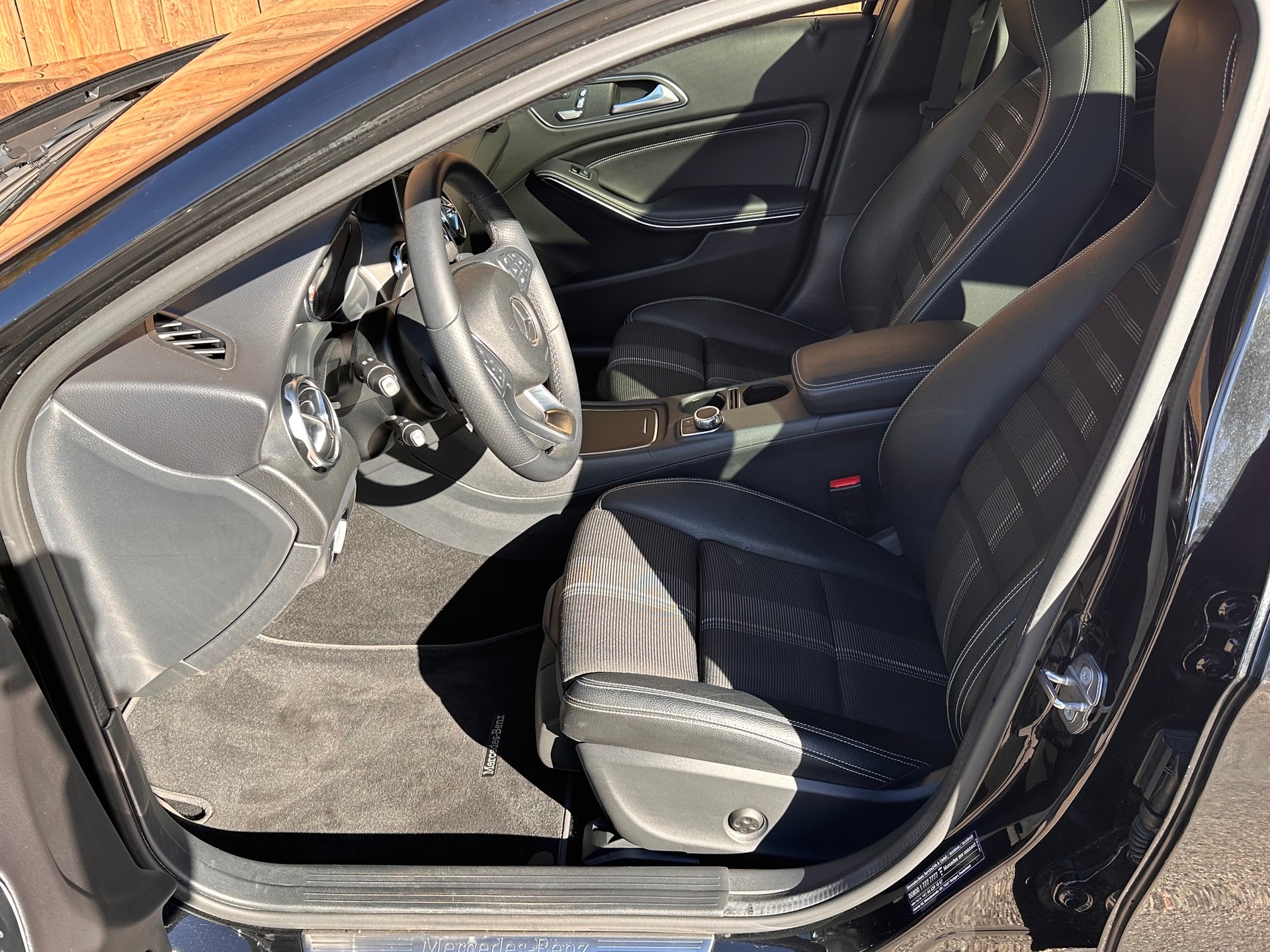 MERCEDES-BENZ GLA 200 Night Star 7G-DCT-image-6