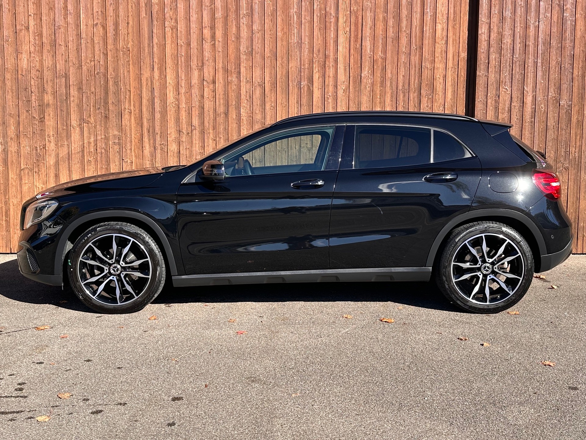 MERCEDES-BENZ GLA 200 Night Star 7G-DCT-image-4