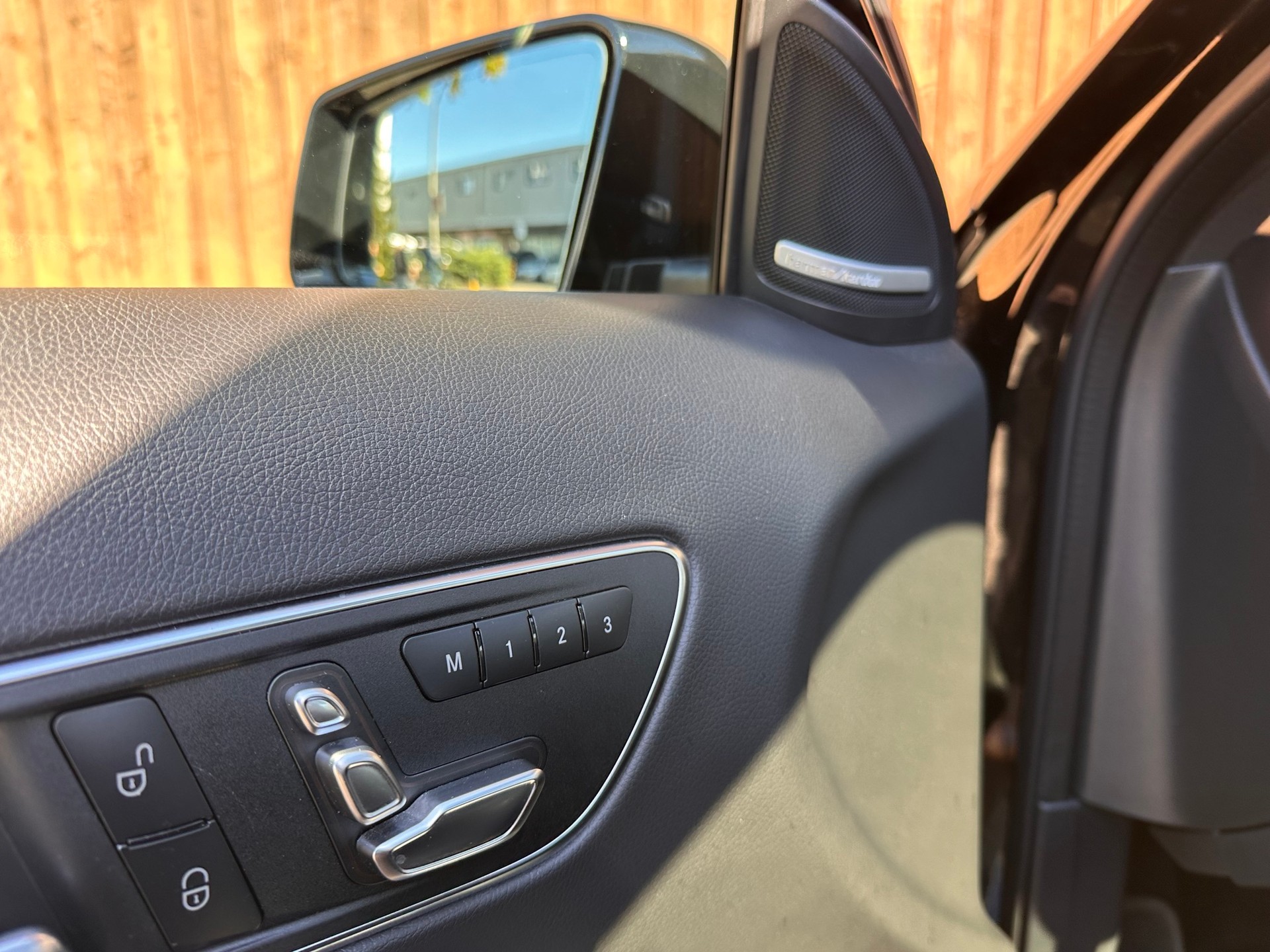 MERCEDES-BENZ GLA 200 Night Star 7G-DCT-image-9