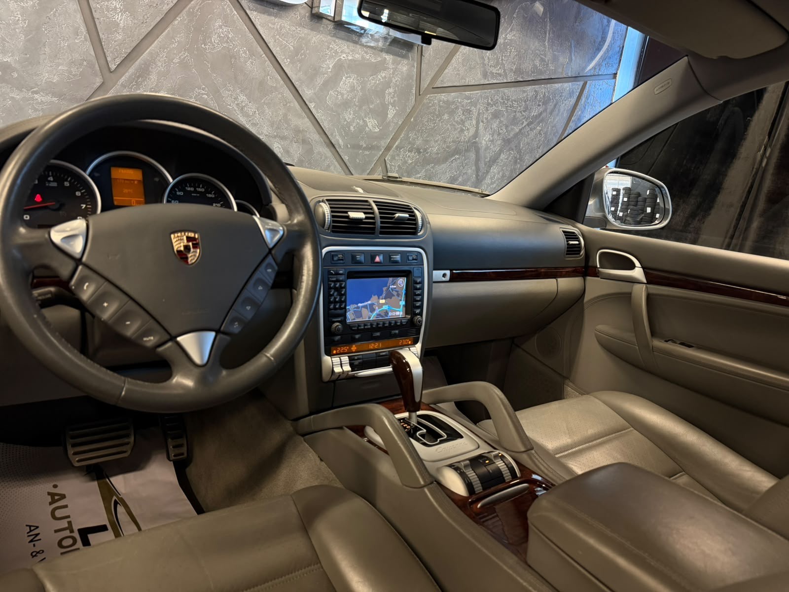 PORSCHE Cayenne S-image-9