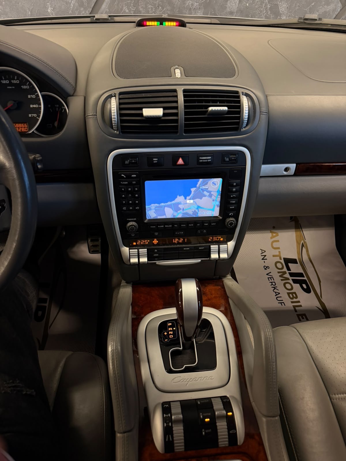 PORSCHE Cayenne S-image-10