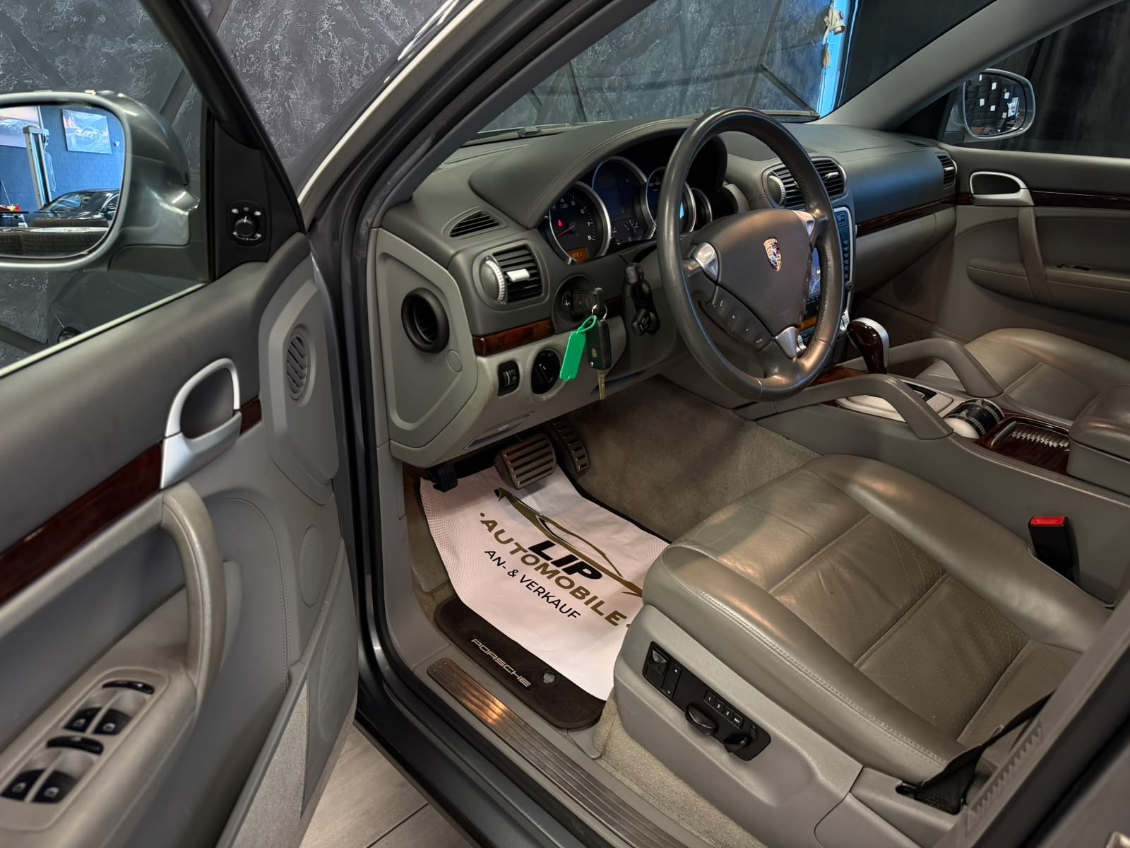 PORSCHE Cayenne S-image-13