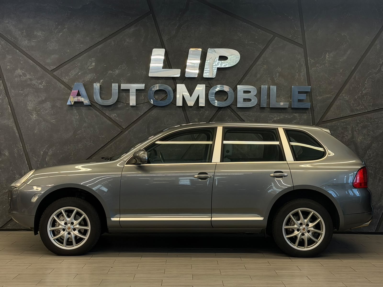 PORSCHE Cayenne S-showroom-element-3