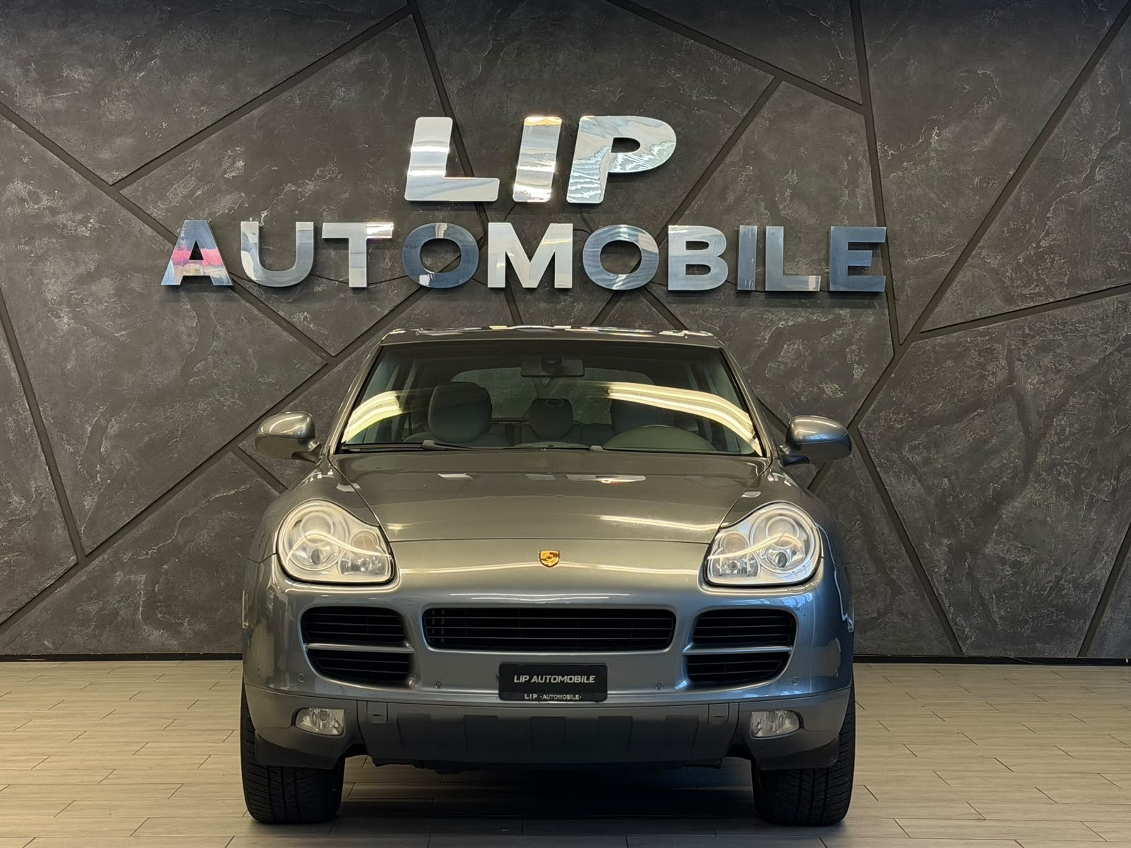 PORSCHE Cayenne S-showroom-element-1