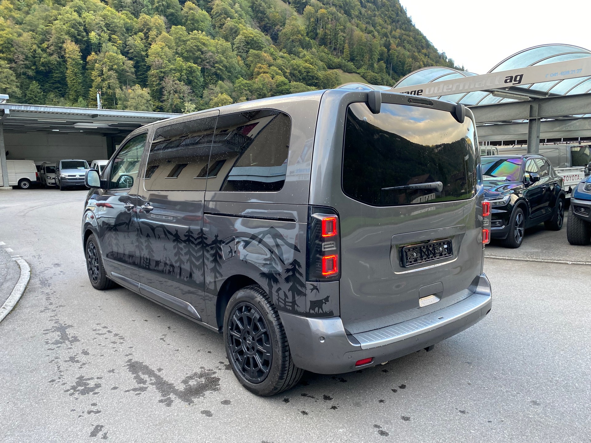 PEUGEOT Traveller 2.0 BlueHDi Business VIP Standard EAT-image-14