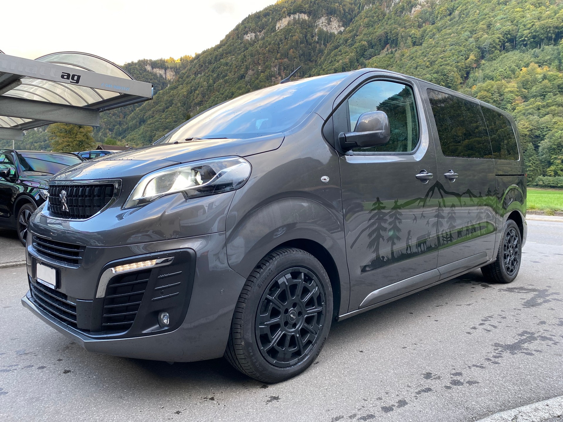 PEUGEOT Traveller 2.0 BlueHDi Business VIP Standard EAT-image-2