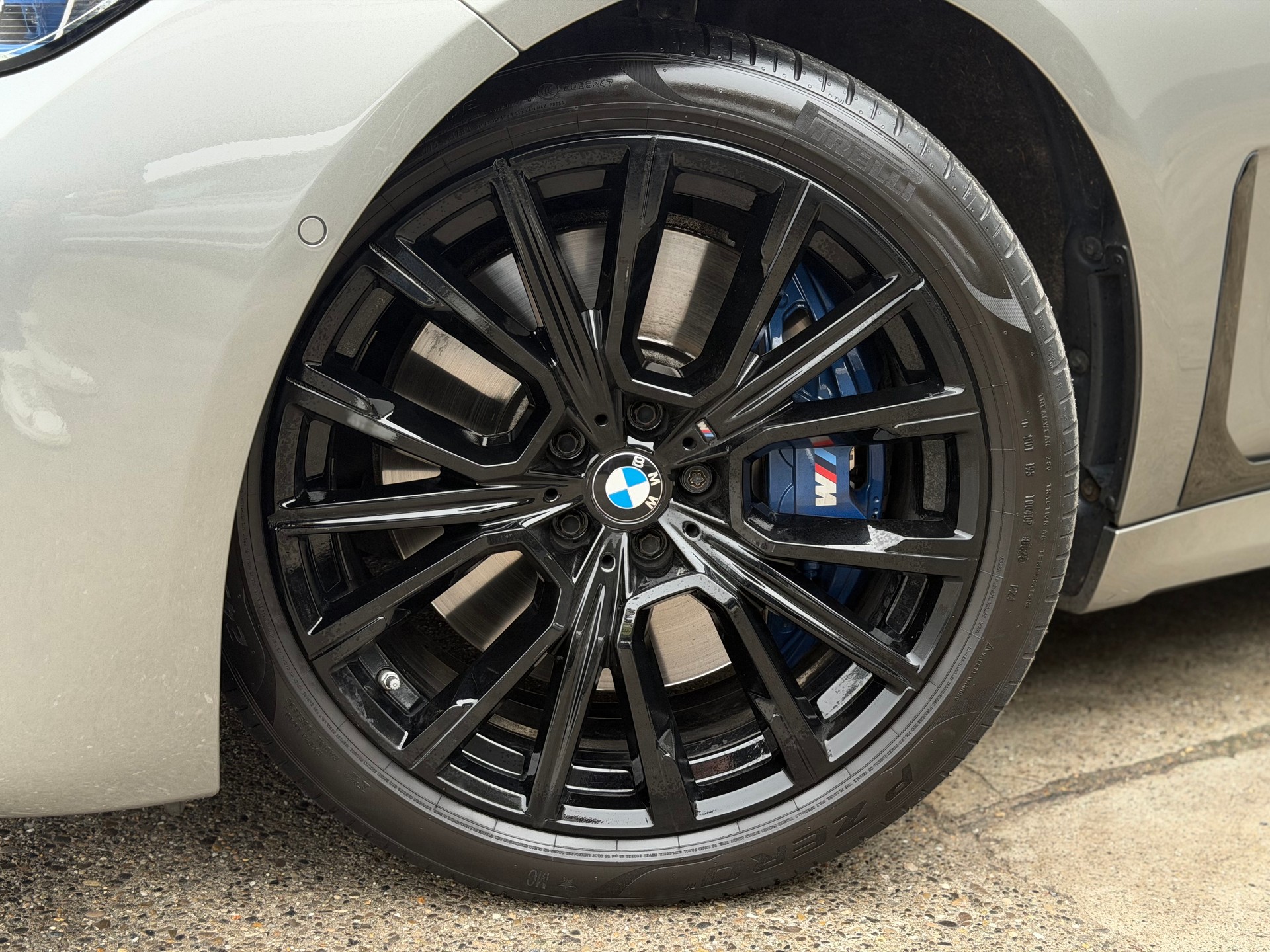 BMW 730d xDrive M-Sport 48V Steptronic-image-9