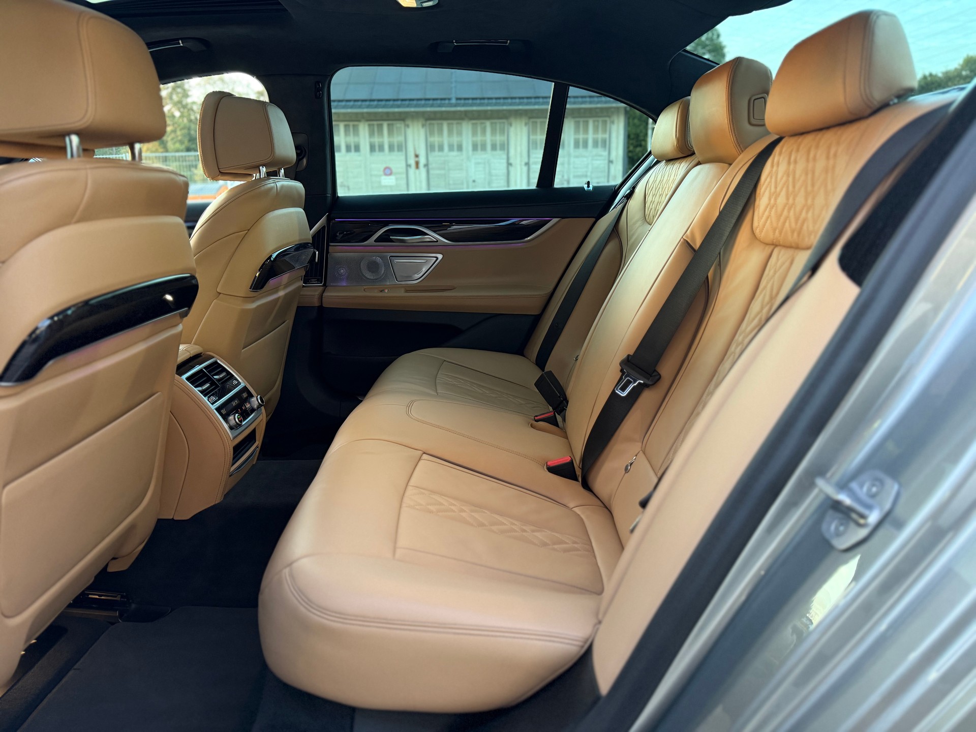 BMW 730d xDrive M-Sport 48V Steptronic-image-11