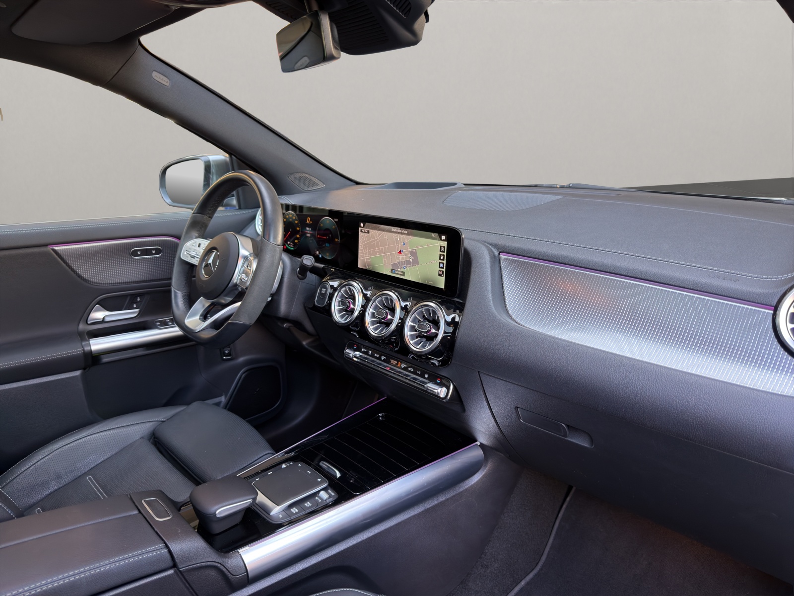 MERCEDES-BENZ EQA 350 Swiss Star AMG Line 4matic-image-8