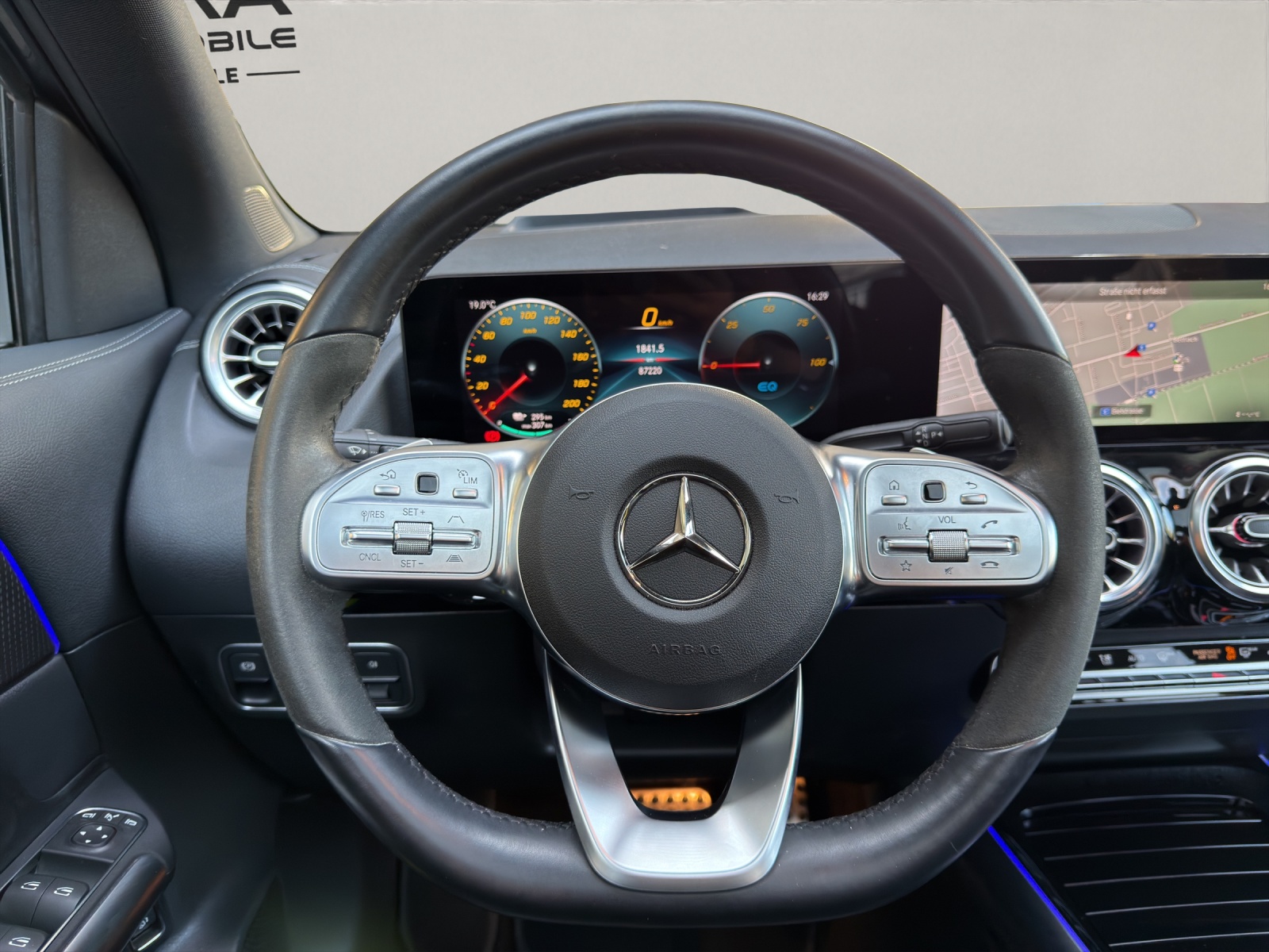 MERCEDES-BENZ EQA 350 Swiss Star AMG Line 4matic-image-9