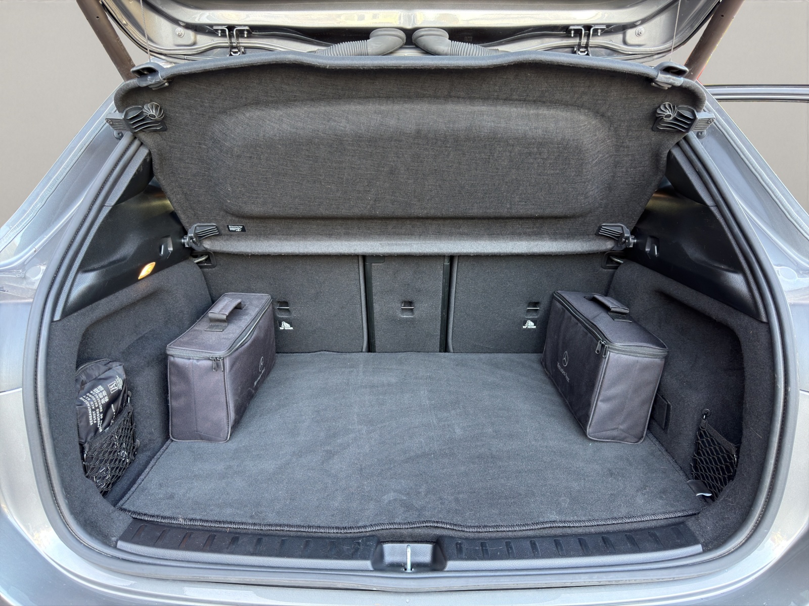 MERCEDES-BENZ EQA 350 Swiss Star AMG Line 4matic-image-14