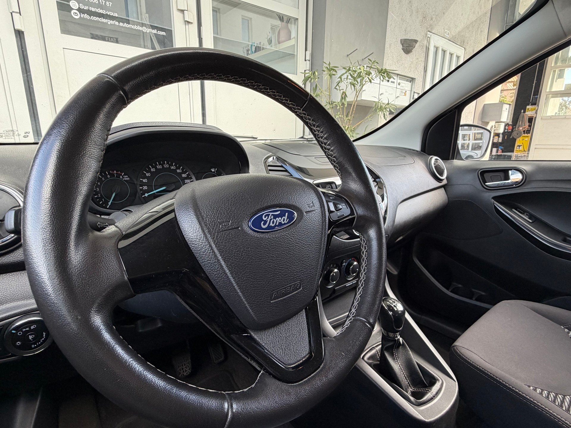 FORD KA+ 1.2 Ti-VCT Black Edition-image-11