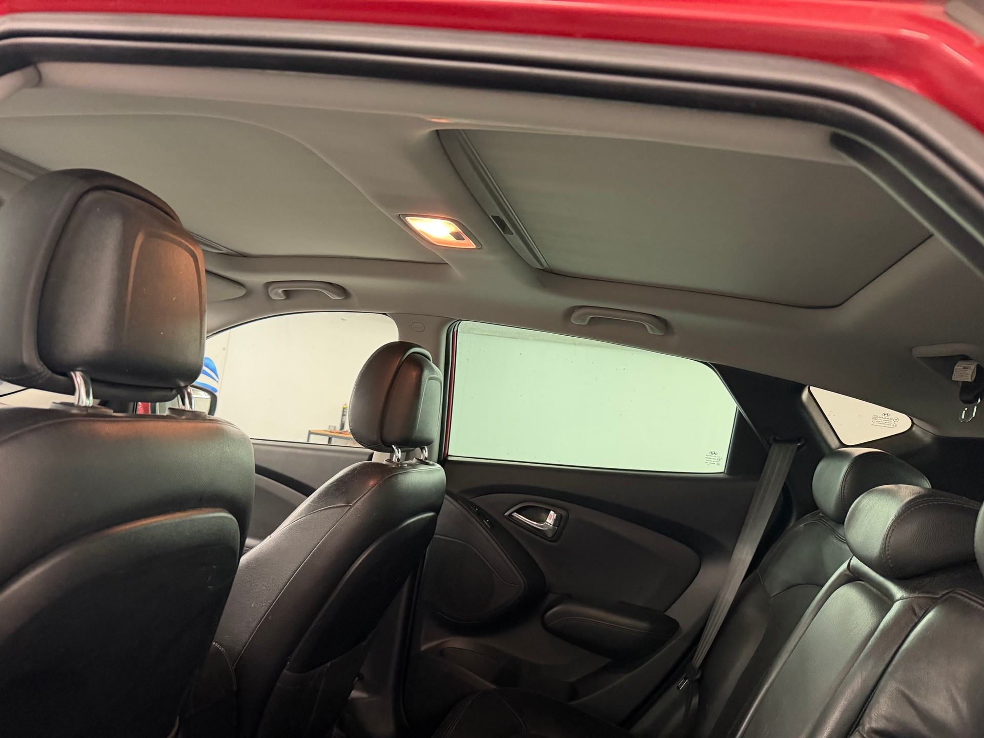 HYUNDAI iX 35 2.0 CRDi Premium 4WD Automatic-image-8