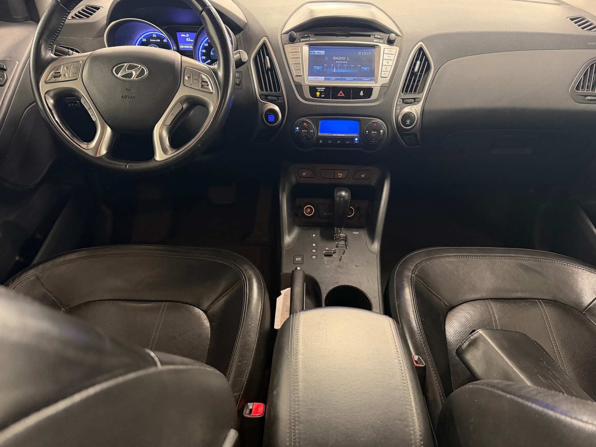 HYUNDAI iX 35 2.0 CRDi Premium 4WD Automatic-image-9