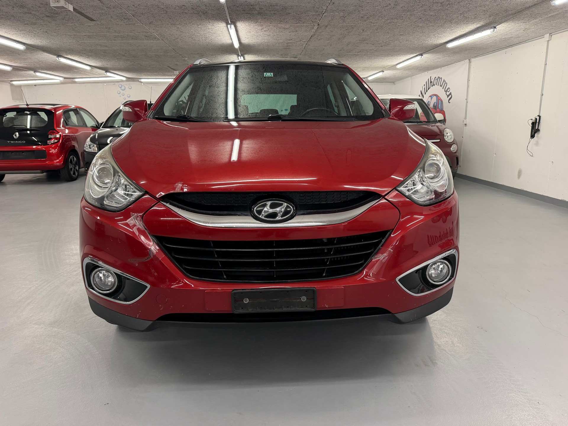 HYUNDAI iX 35 2.0 CRDi Premium 4WD Automatic-image-2