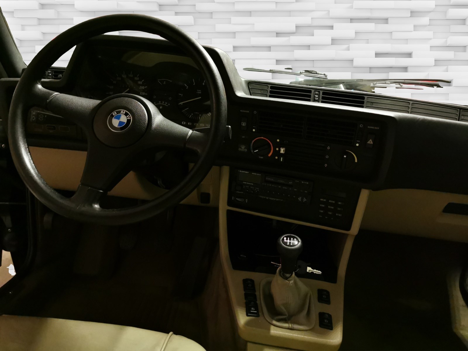 BMW 635CSi-image-8