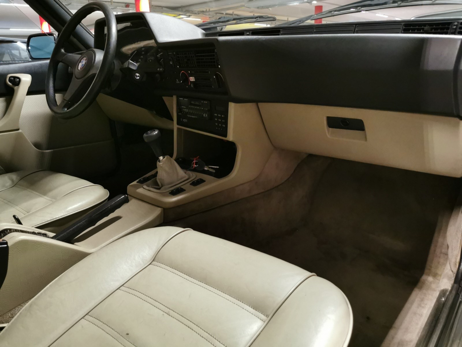 BMW 635CSi-image-10