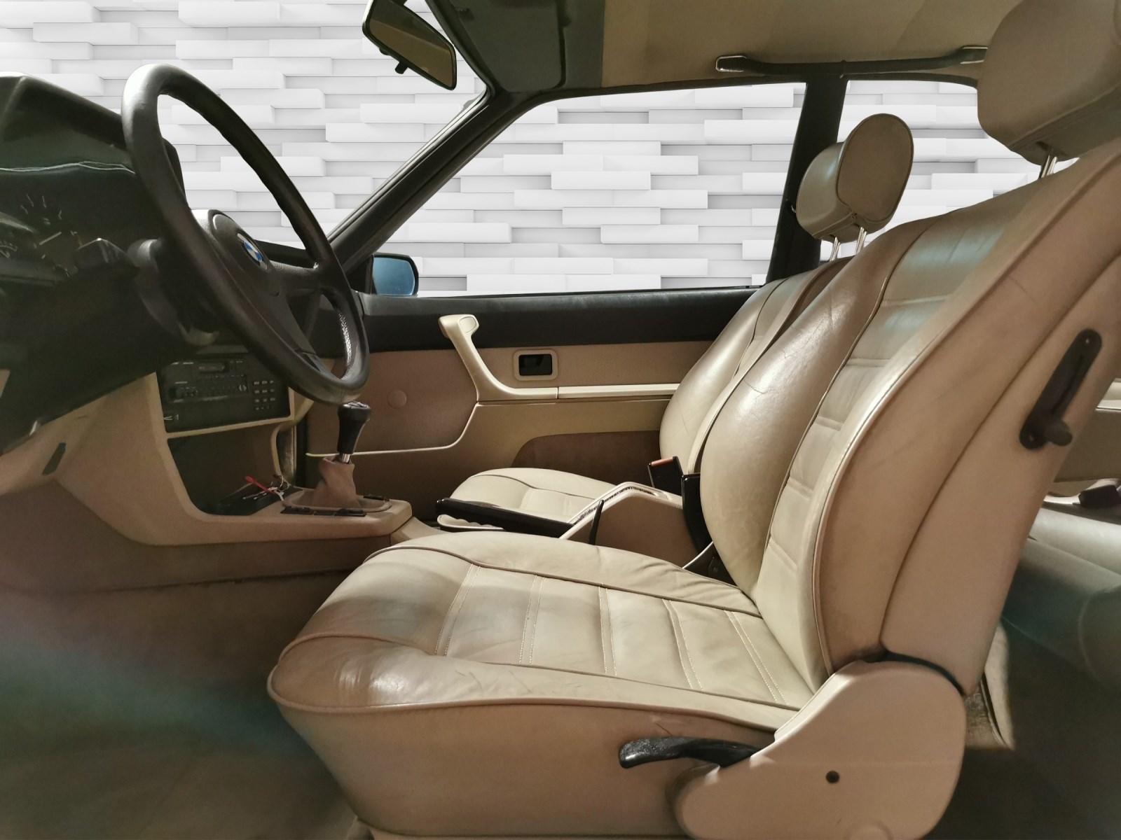 BMW 635CSi-image-7