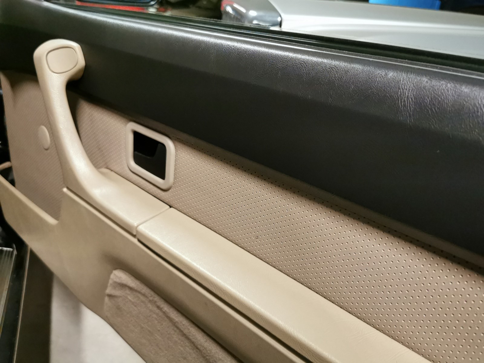 BMW 635CSi-image-12