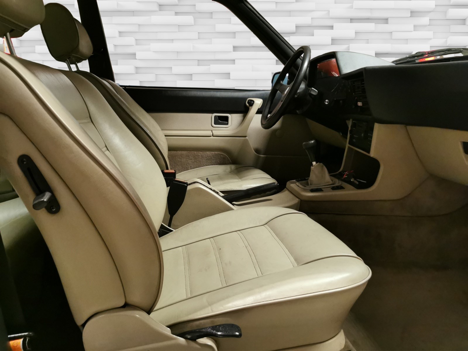 BMW 635CSi-image-9