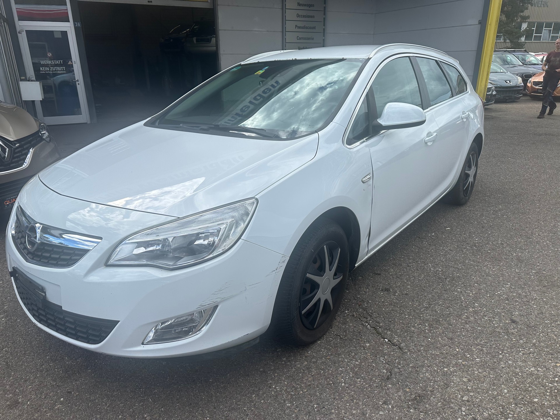 OPEL Astra SportsTourer 2.0 CDTi Sport Automatic-image-1
