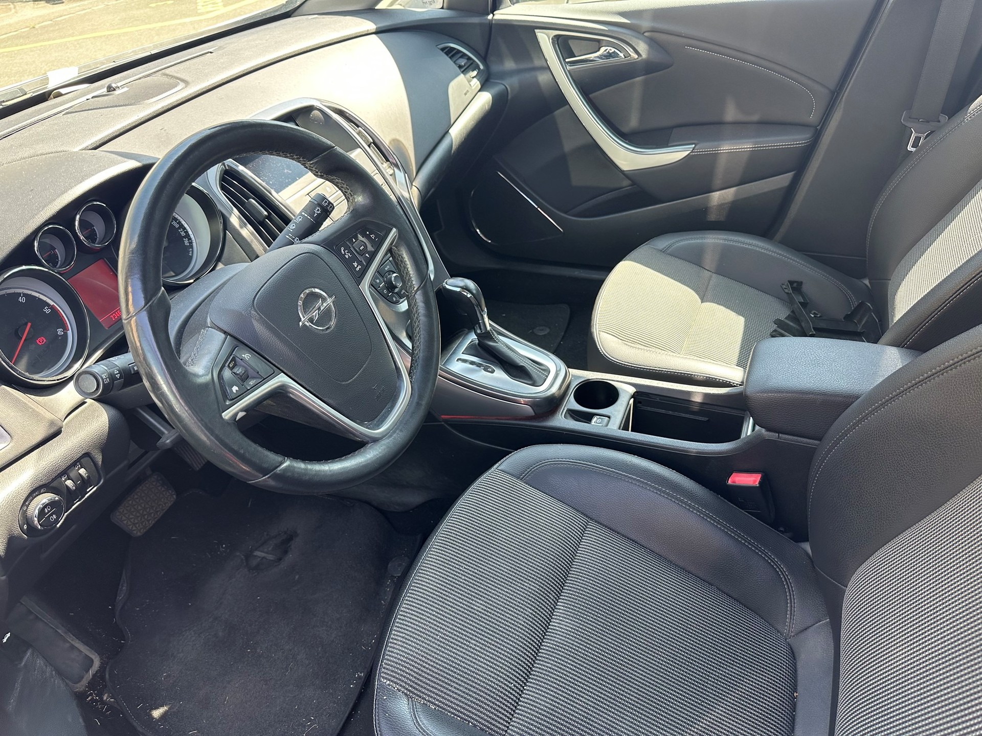 OPEL Astra SportsTourer 2.0 CDTi Sport Automatic-image-6