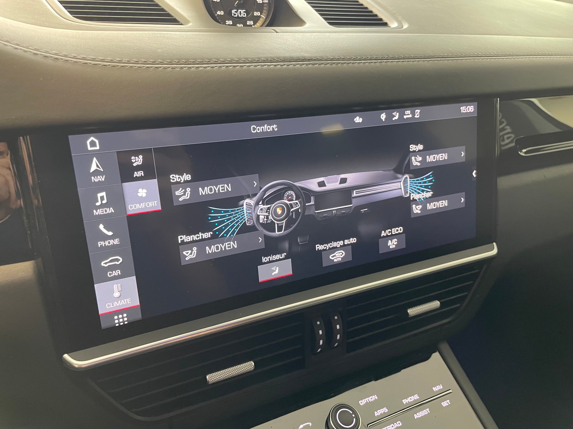 PORSCHE Cayenne S-image-21