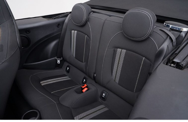 MINI Mini Cabrio Cooper-image-6