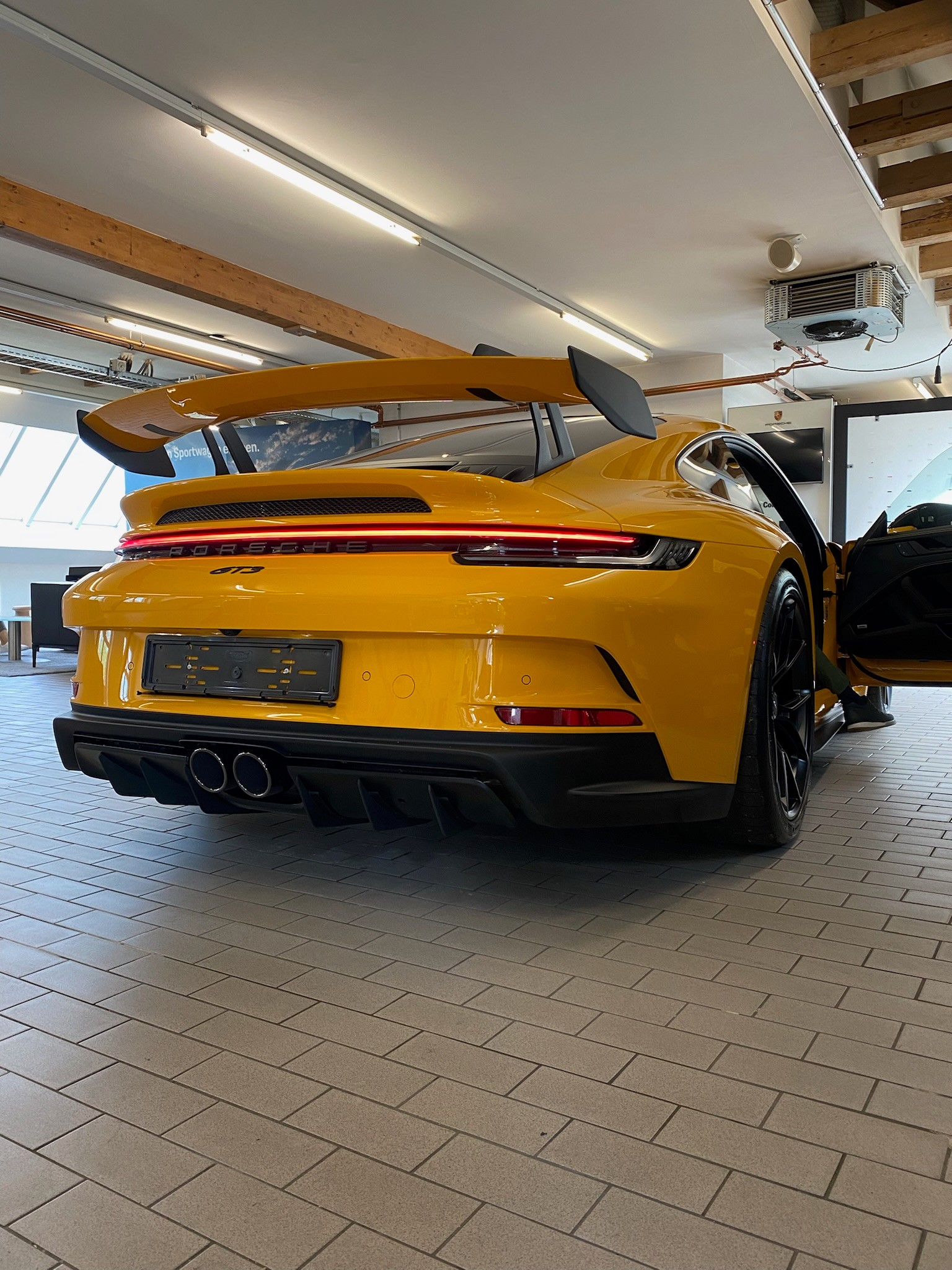 PORSCHE 911 GT3 PDK-image-1