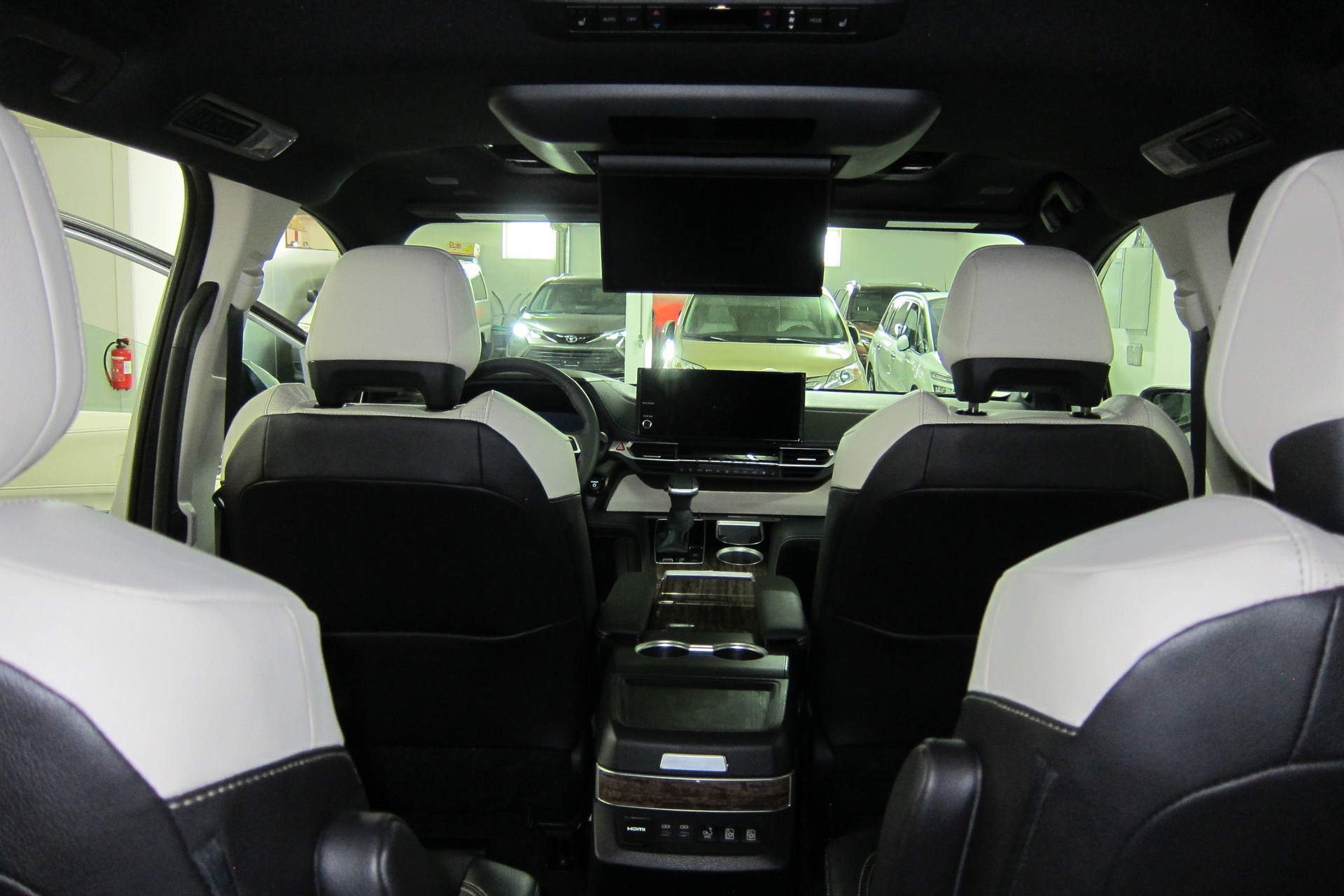 TOYOTA SIENNA 2025 PLATINUM AWD-image-8