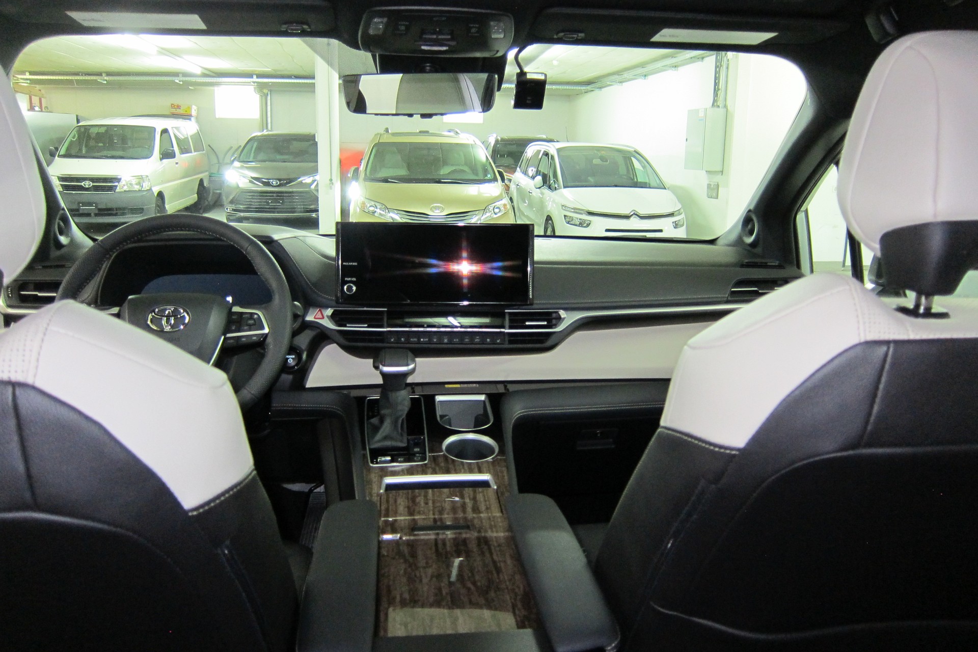 TOYOTA SIENNA 2025 PLATINUM AWD-image-7