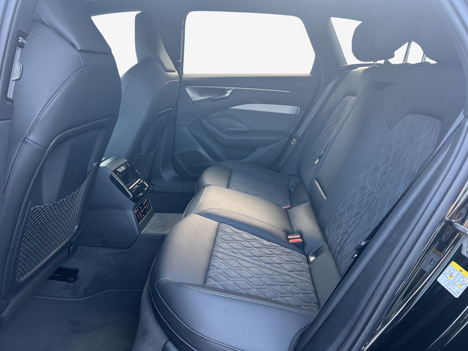 AUDI A6 Avant TDI quattro 150 kW S tronic-image-11