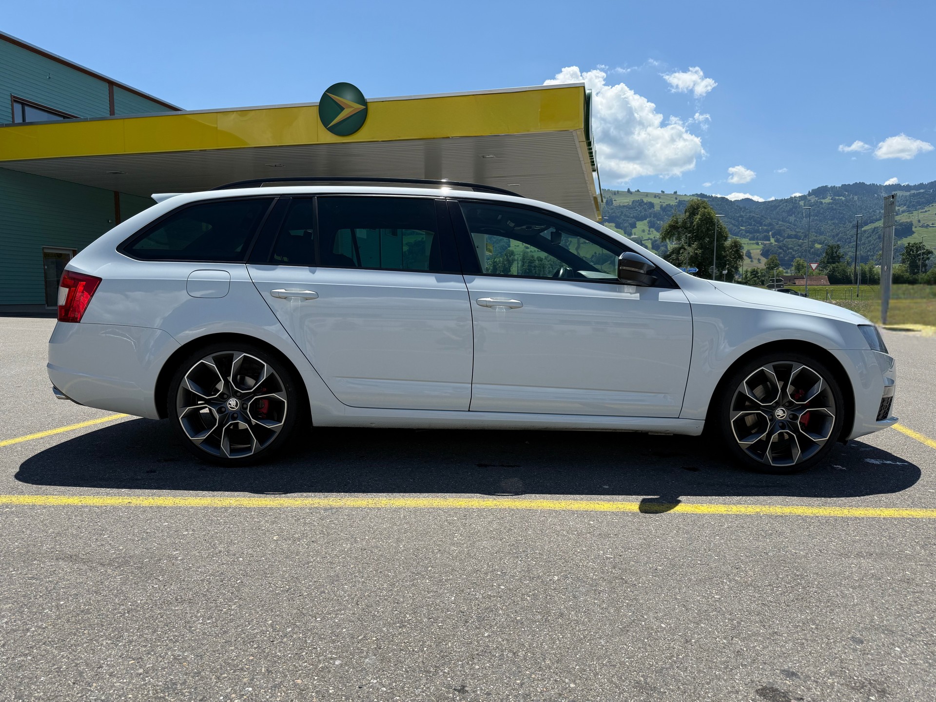 SKODA Octavia Combi 2.0 TDI RS 4x4 DSG-image-12