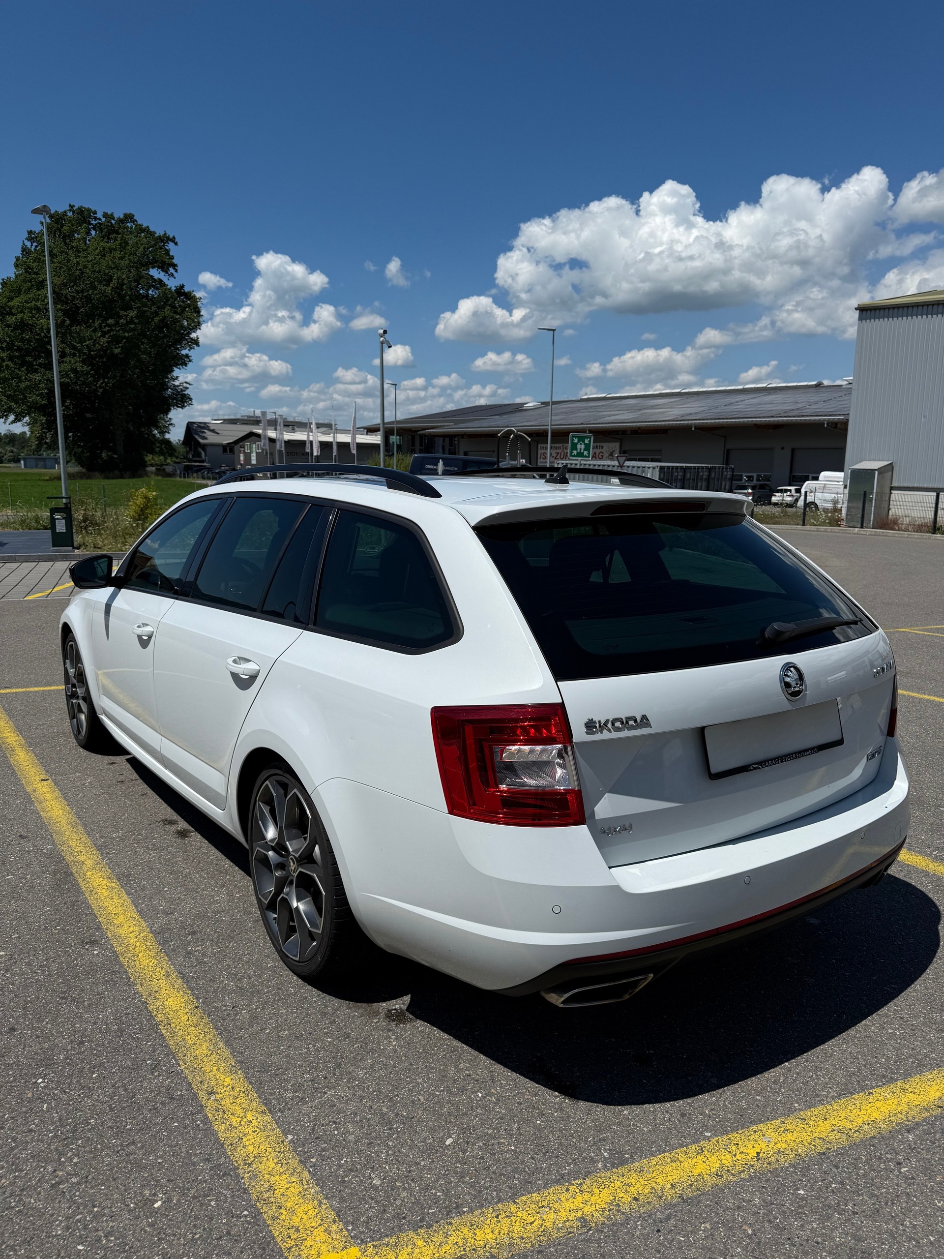 SKODA Octavia Combi 2.0 TDI RS 4x4 DSG-image-4