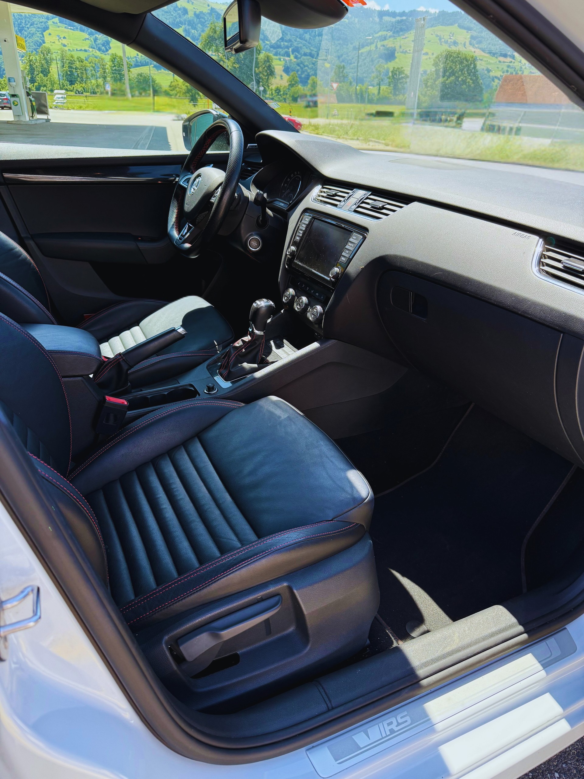 SKODA Octavia Combi 2.0 TDI RS 4x4 DSG-image-9