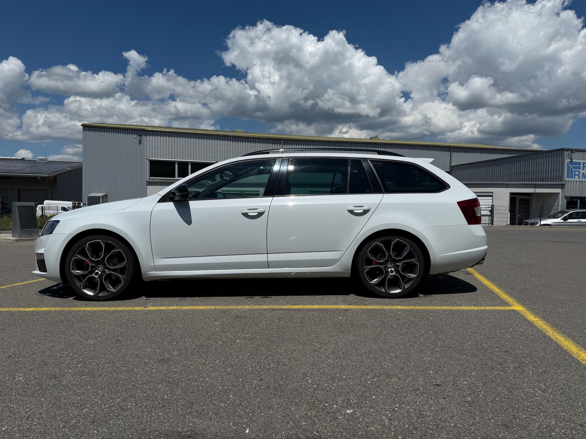 SKODA Octavia Combi 2.0 TDI RS 4x4 DSG-image-11