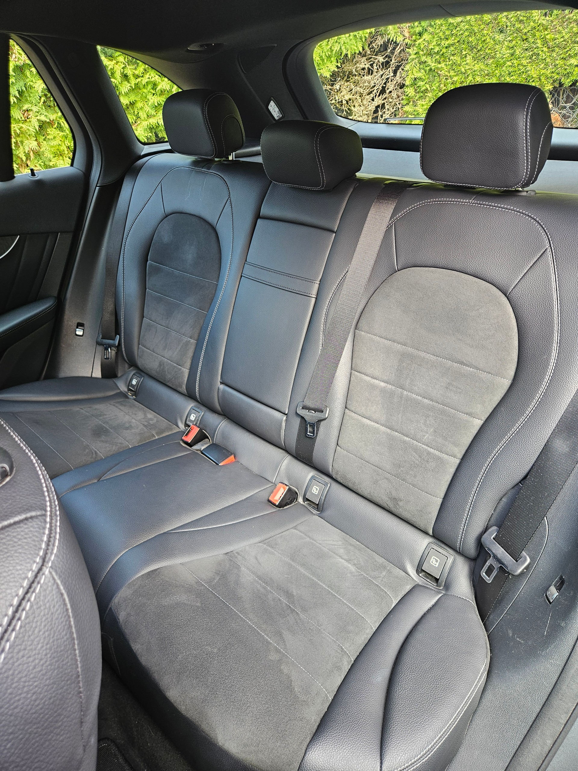 MERCEDES-BENZ GLC 350 e AMG Line 4Matic 7G-Tronic-image-12