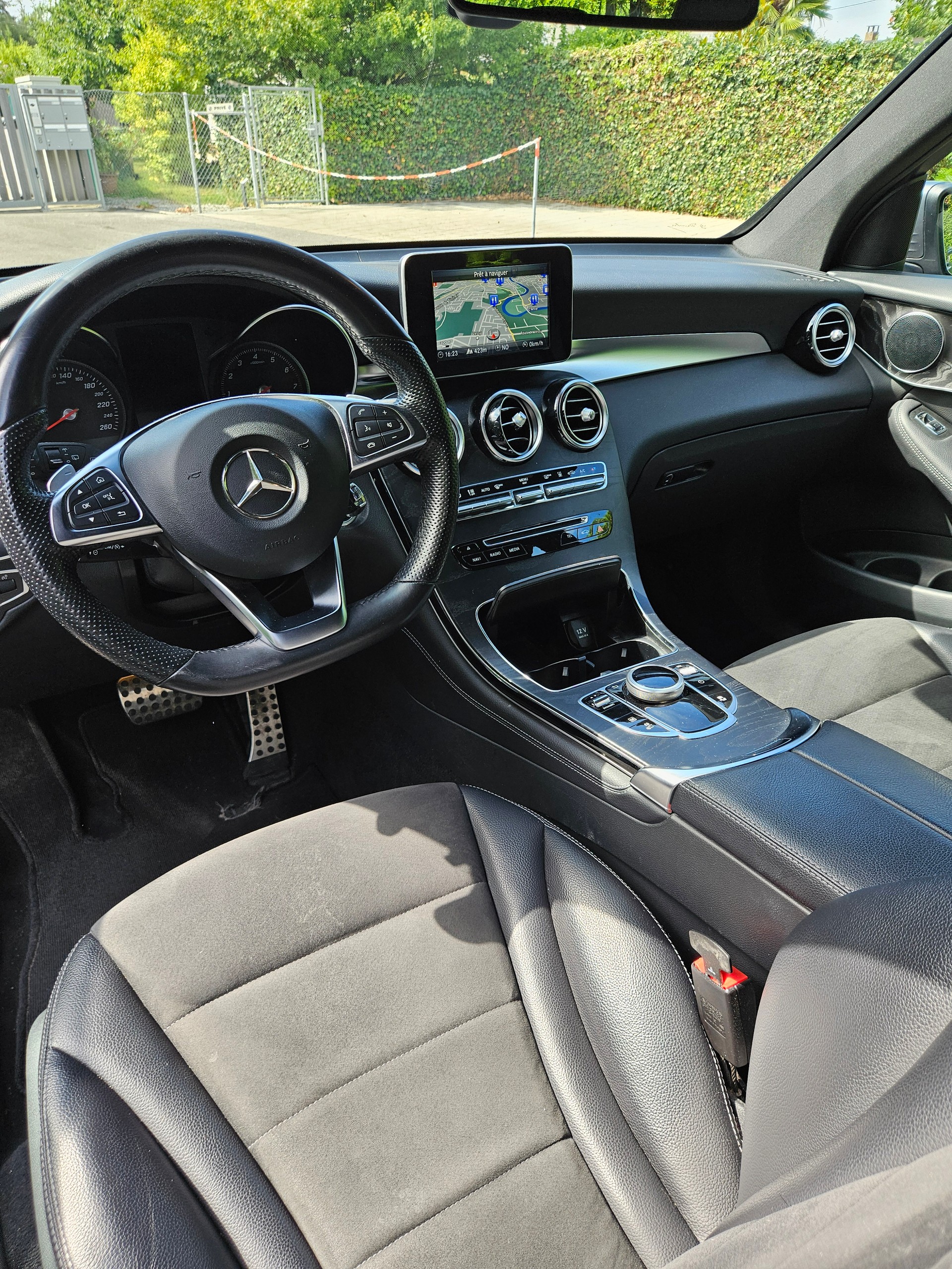 MERCEDES-BENZ GLC 350 e AMG Line 4Matic 7G-Tronic-image-10