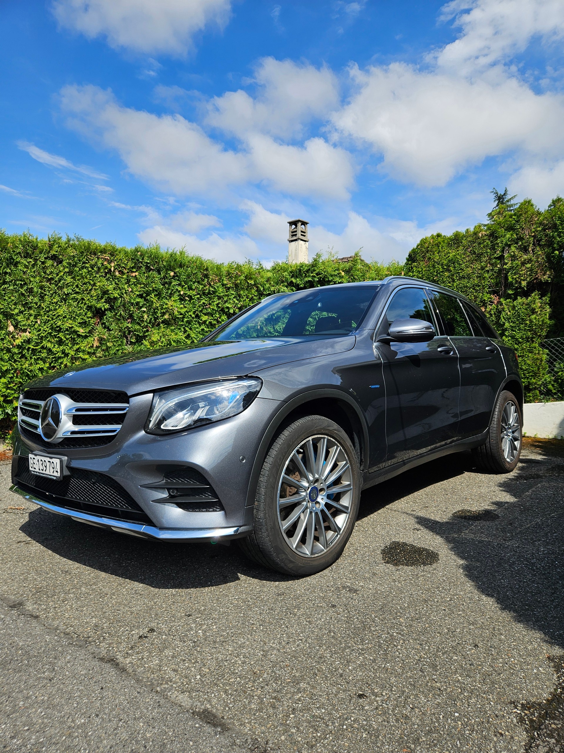 MERCEDES-BENZ GLC 350 e AMG Line 4Matic 7G-Tronic-image-2
