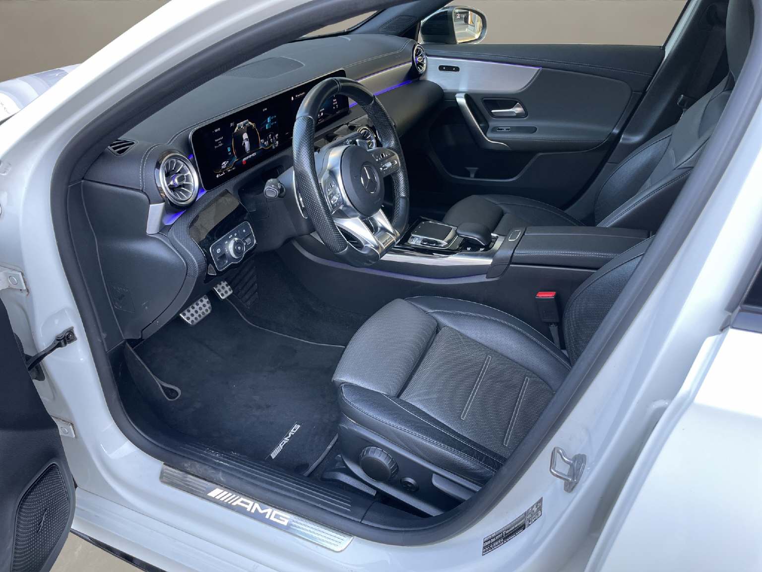 MERCEDES-BENZ A 35 AMG 4matic-image-4