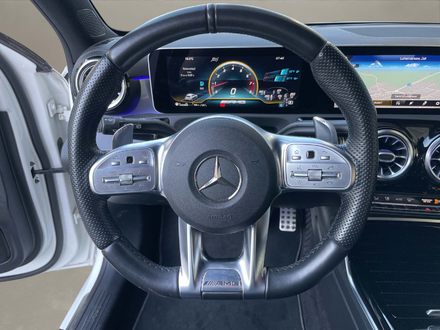 MERCEDES-BENZ A 35 AMG 4matic-image-5