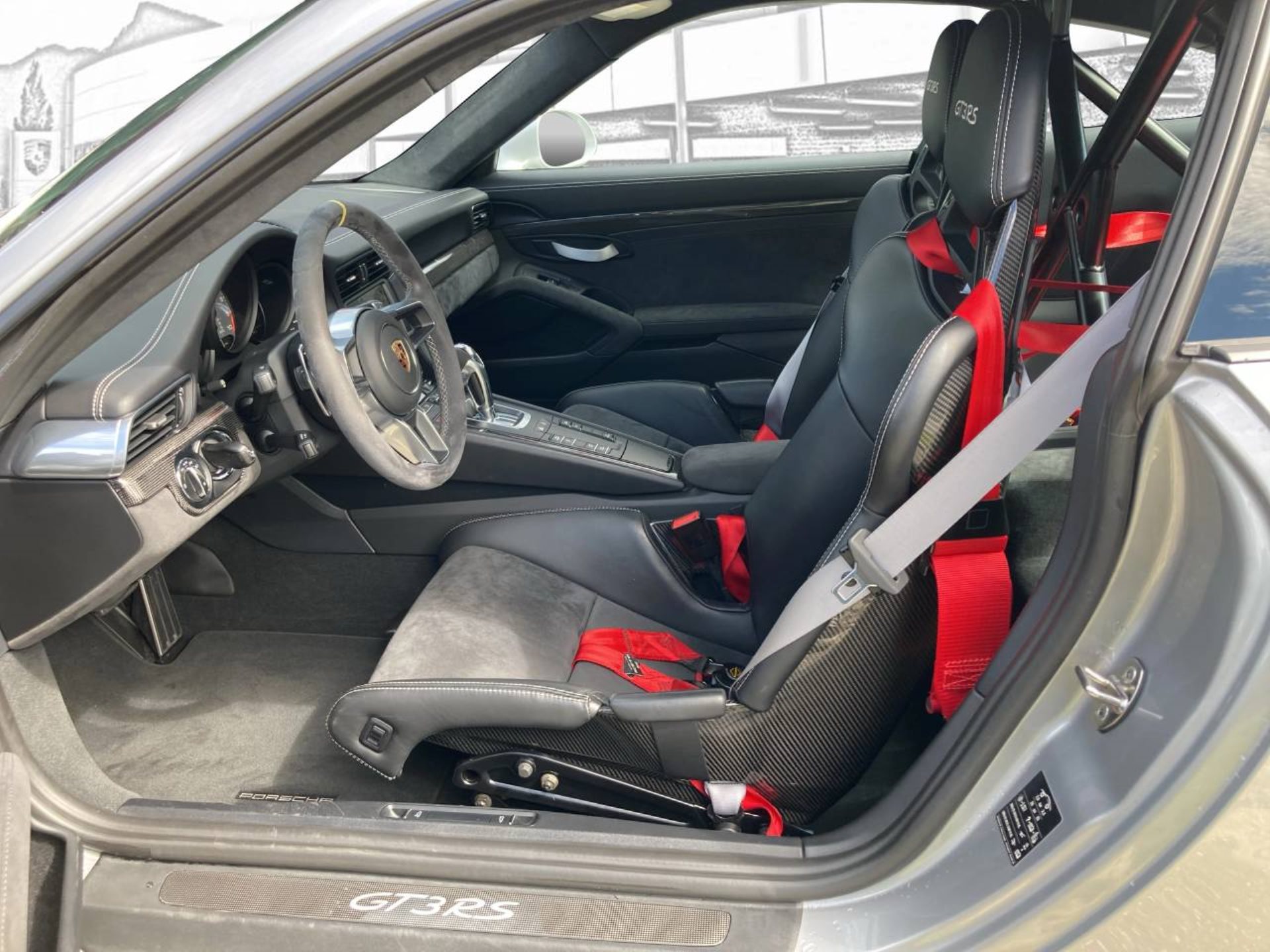 PORSCHE 911 GT3 RS-image-3