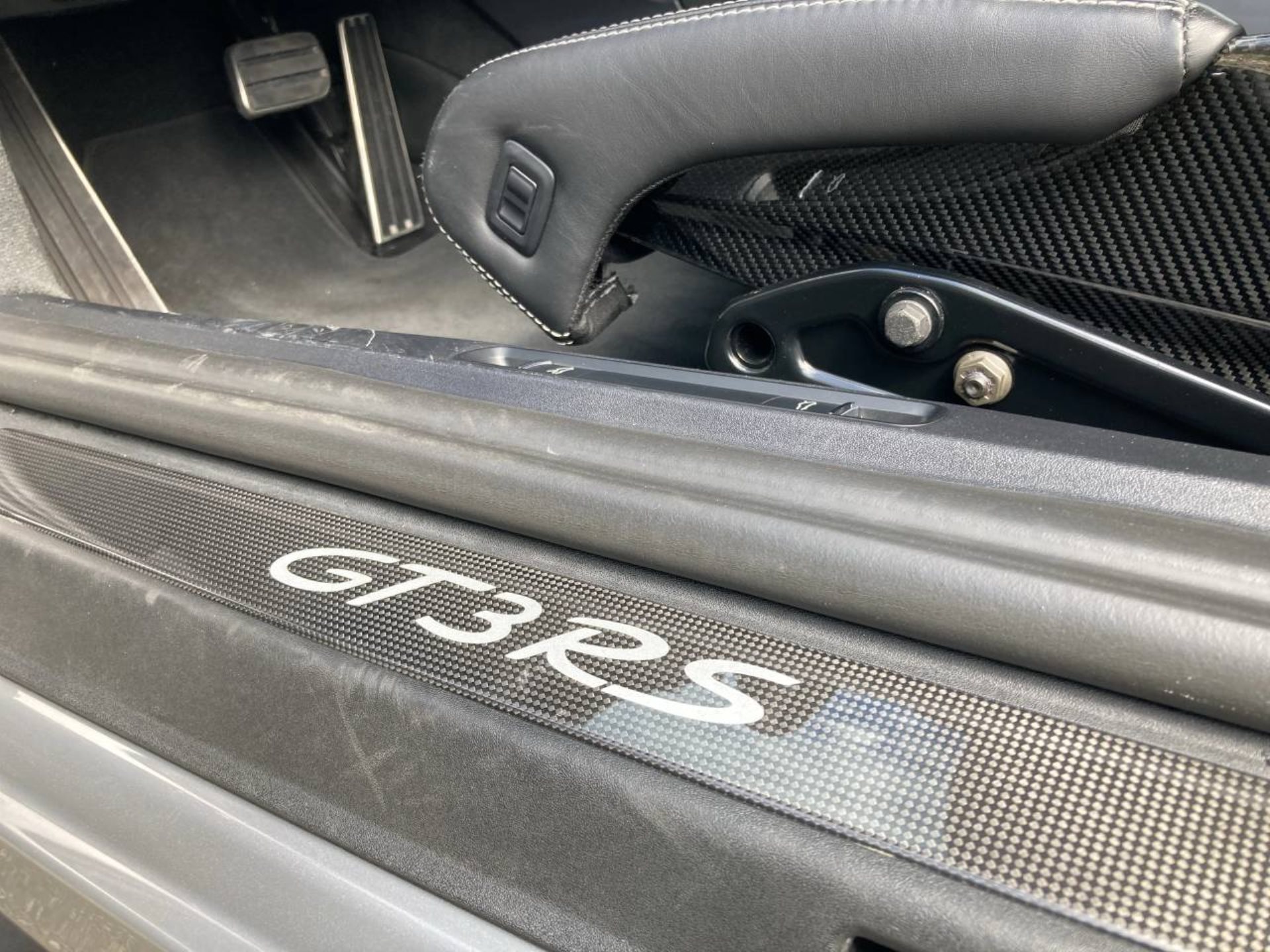 PORSCHE 911 GT3 RS-image-28
