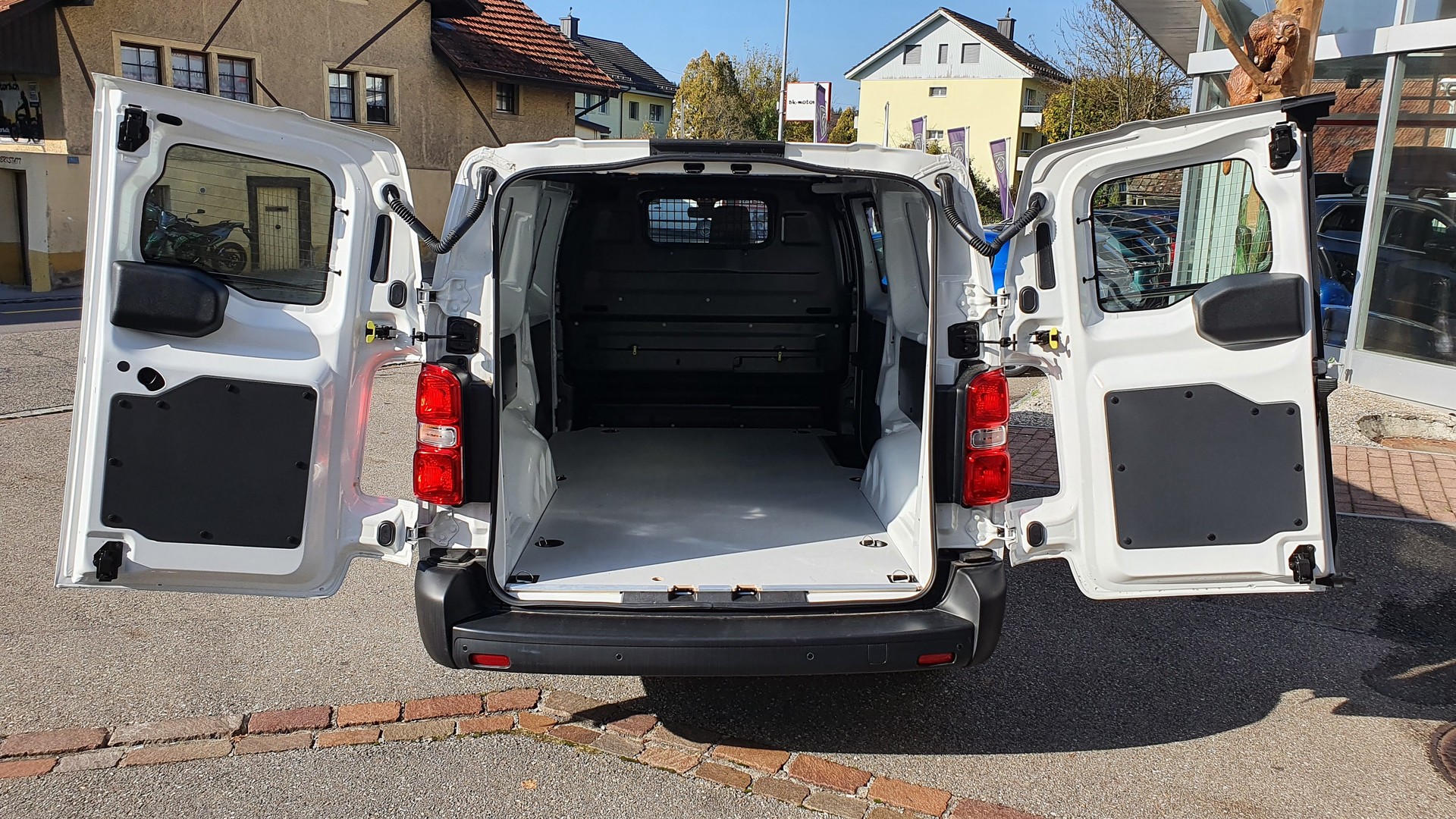 PEUGEOT Expert 50 KWh Long-image-12