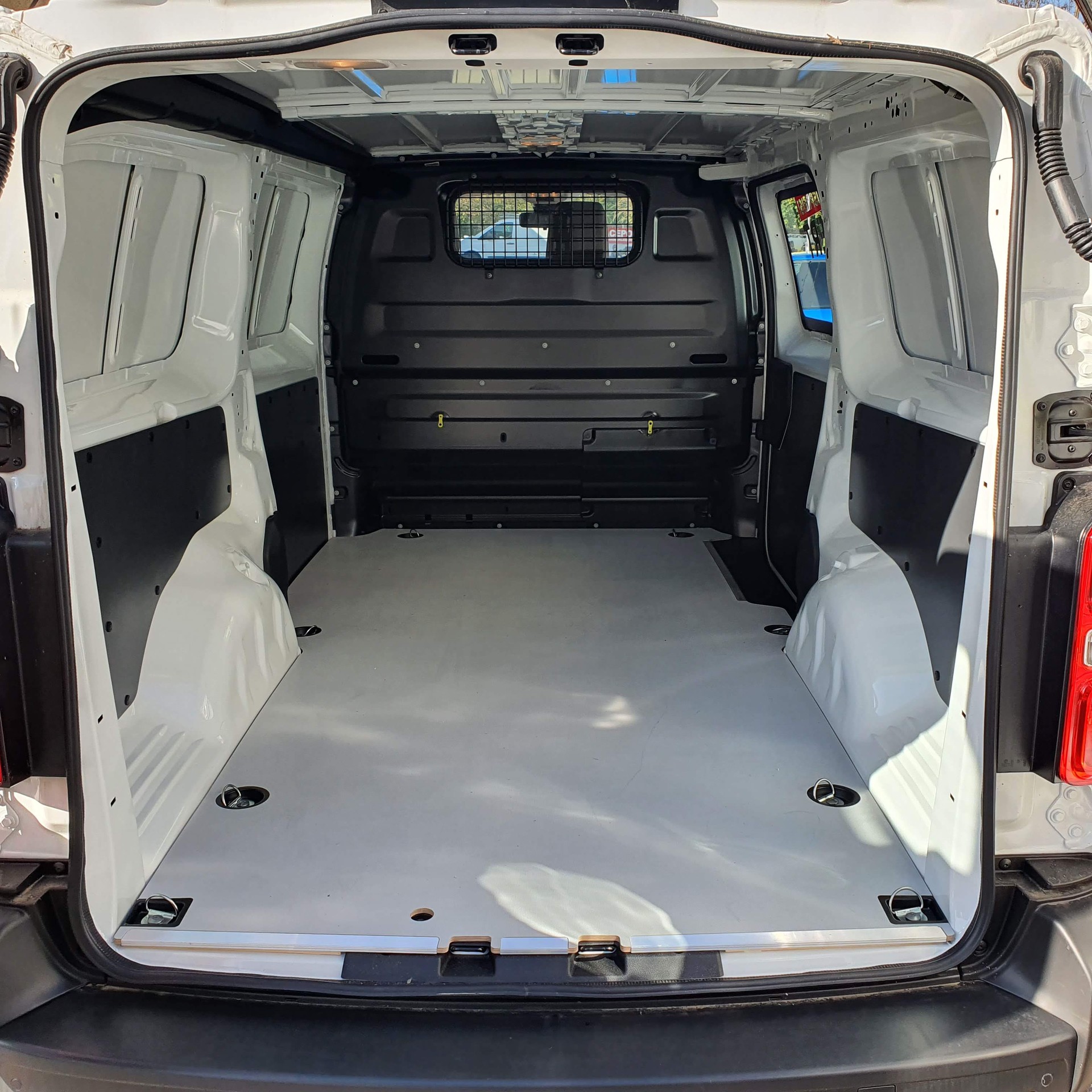 PEUGEOT Expert 50 KWh Long-image-11