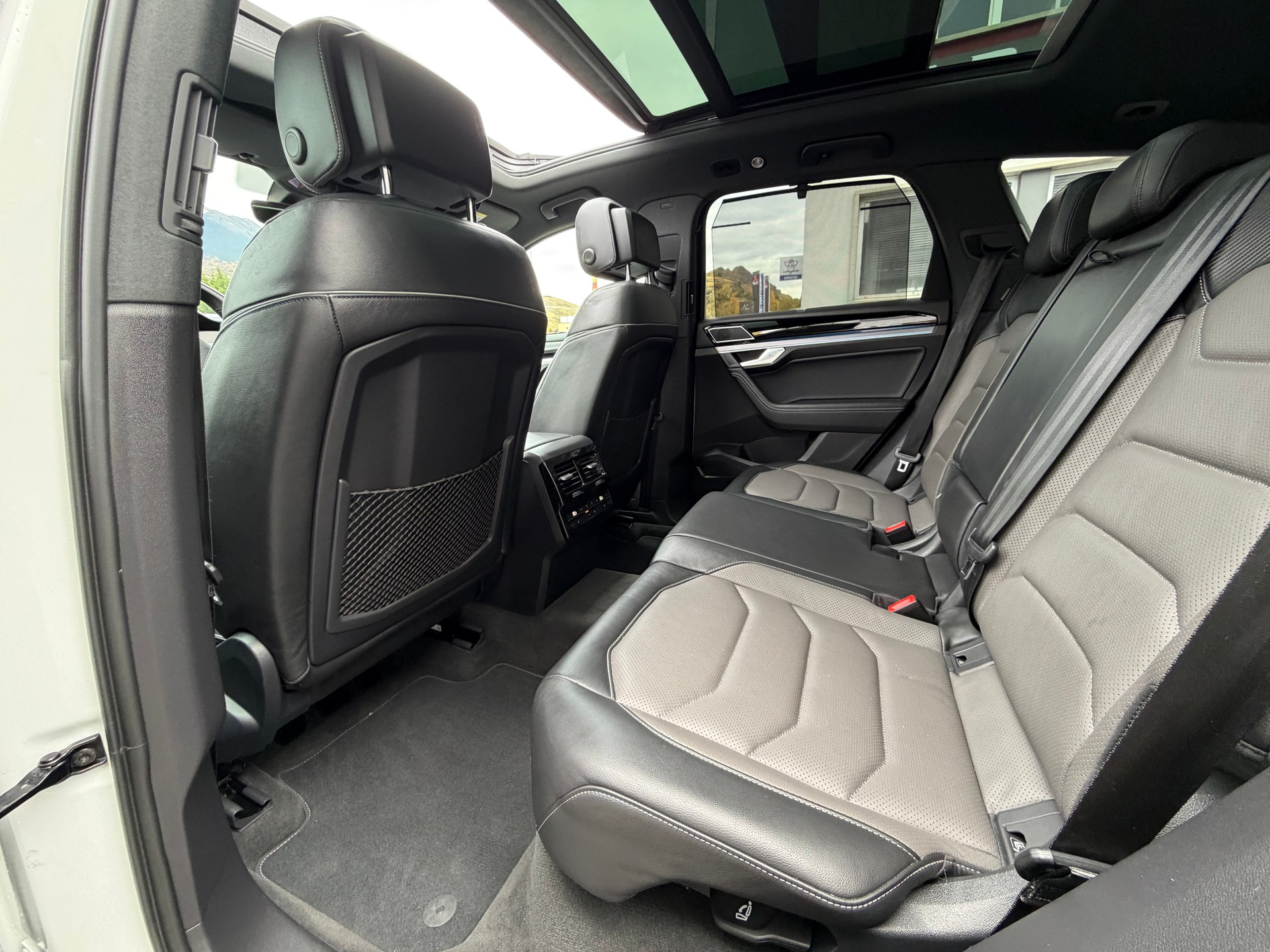 VW Touareg 3.0 TDI R Line Tiptronic-image-7