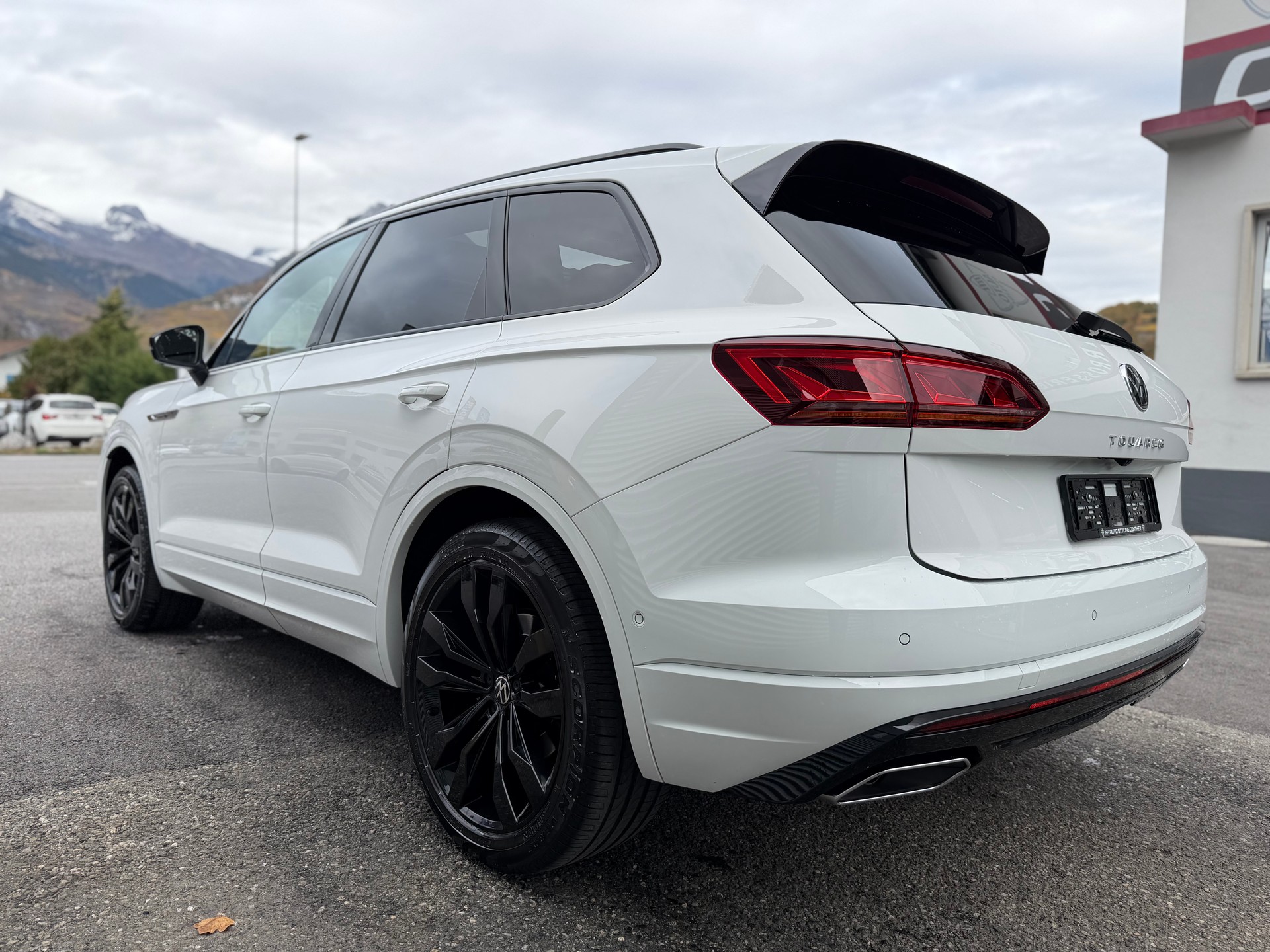VW Touareg 3.0 TDI R Line Tiptronic-image-5