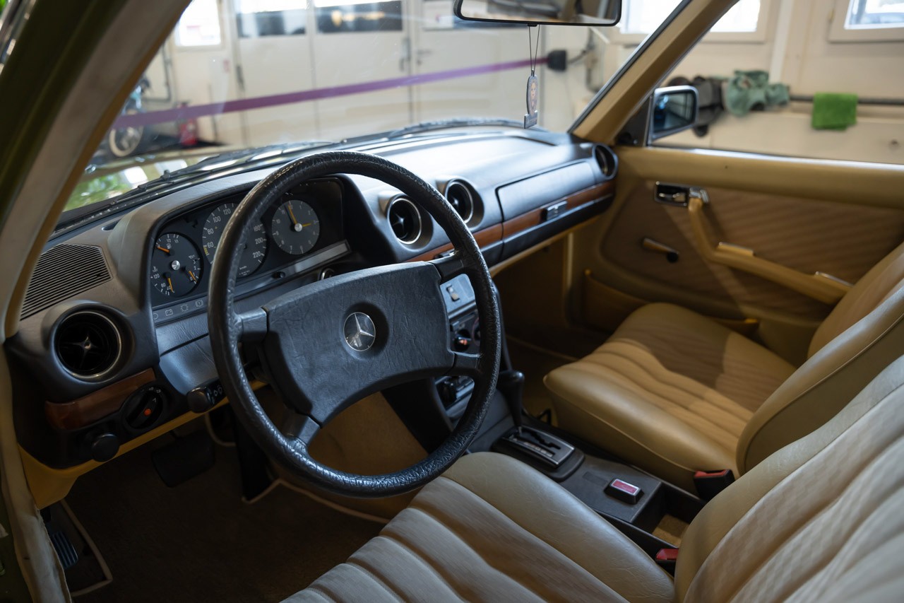 MERCEDES-BENZ 280 E Automatic-image-11