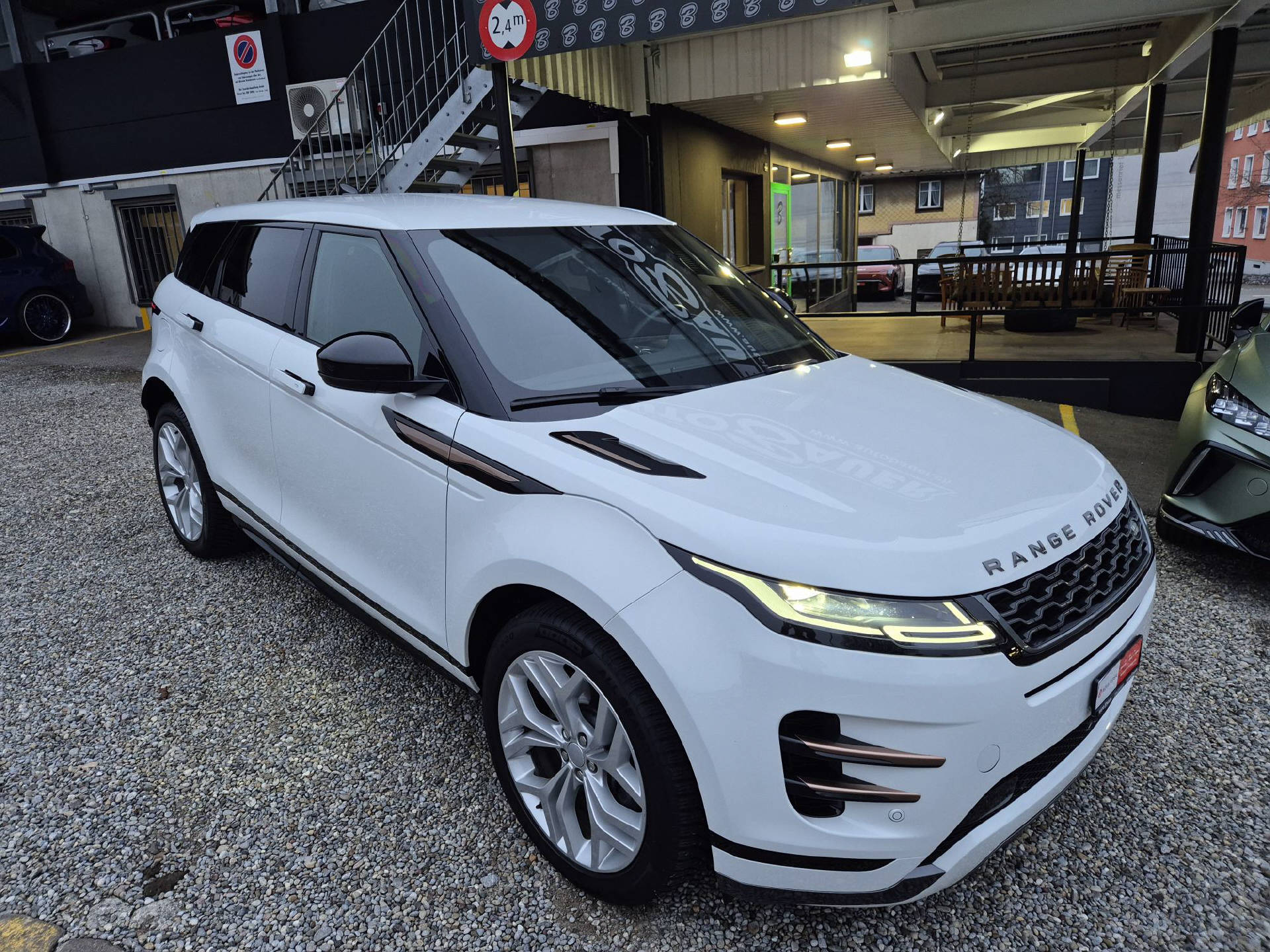 LAND ROVER Range Rover Evoque 2.0 T R-Dynamic SE-image-1