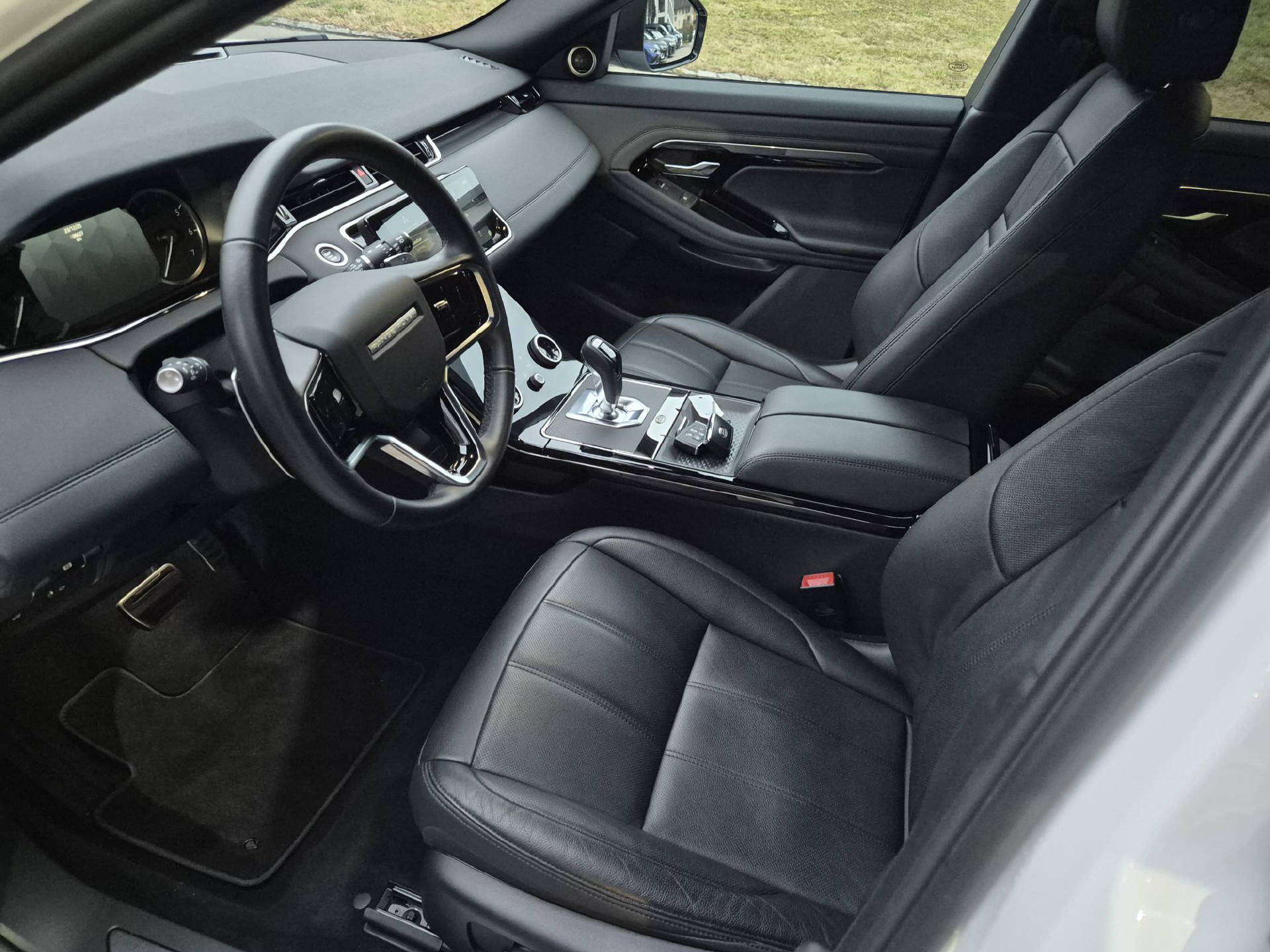 LAND ROVER Range Rover Evoque 2.0 T R-Dynamic SE-image-8